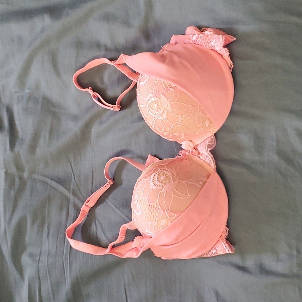 Pink Lace Fredricks of Hollywood Push up Bra